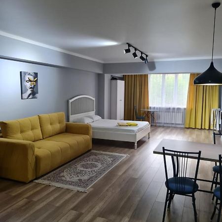 Апартаменты В Центре, В Новом Доме Almatý Exterior foto
