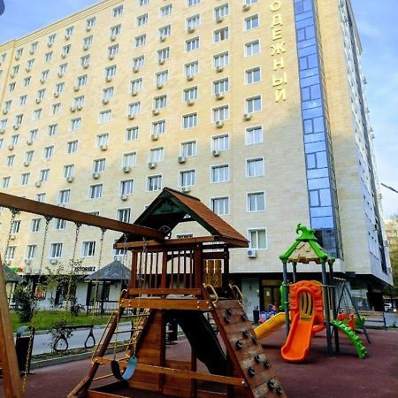 Апартаменты В Центре, В Новом Доме Almatý Habitación foto
