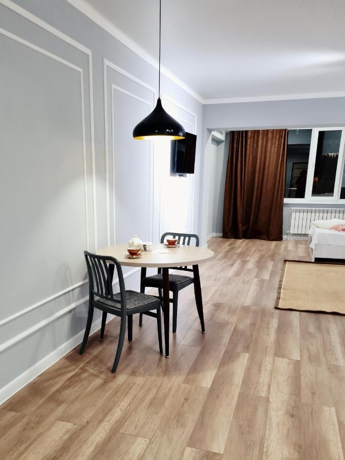 Апартаменты В Центре, В Новом Доме Almatý Exterior foto