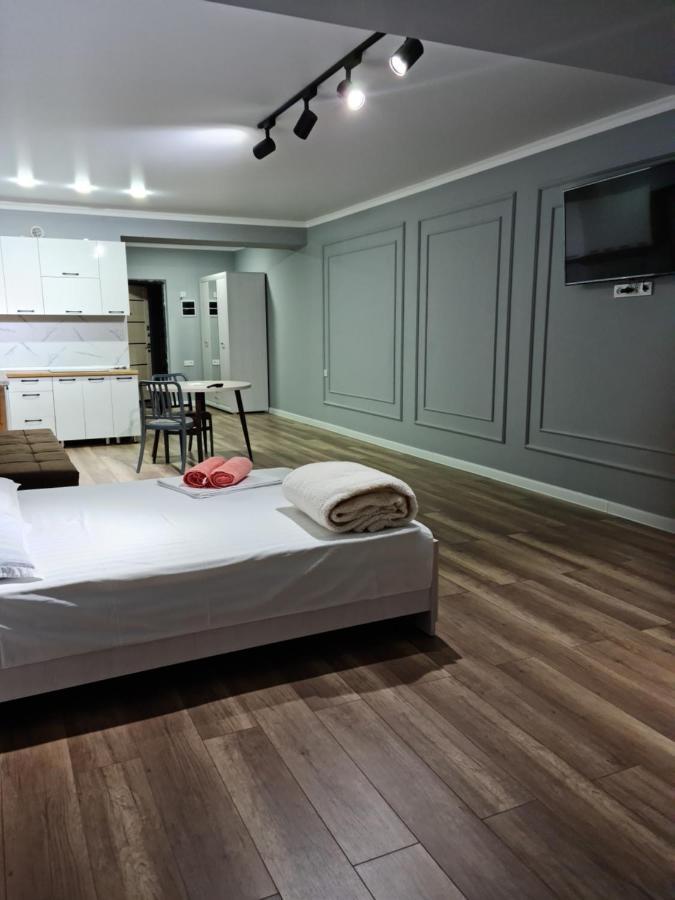 Апартаменты В Центре, В Новом Доме Almatý Exterior foto