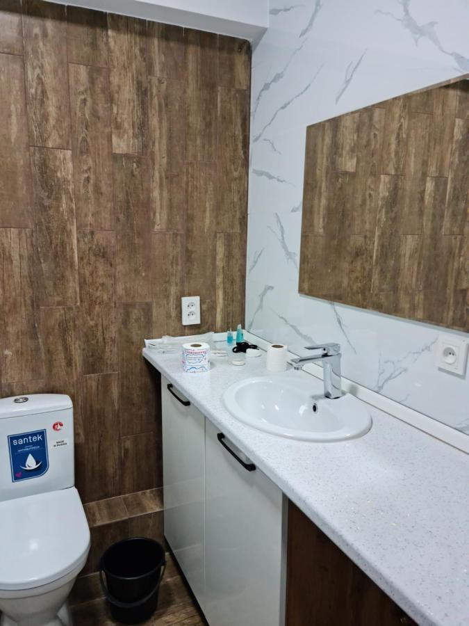 Апартаменты В Центре, В Новом Доме Almatý Exterior foto