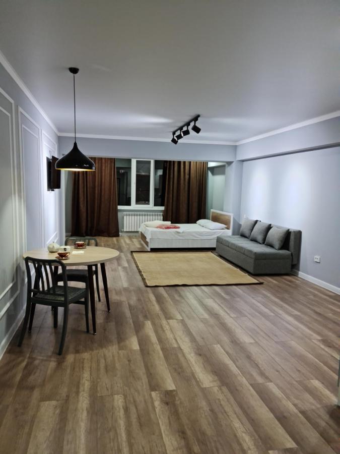 Апартаменты В Центре, В Новом Доме Almatý Exterior foto