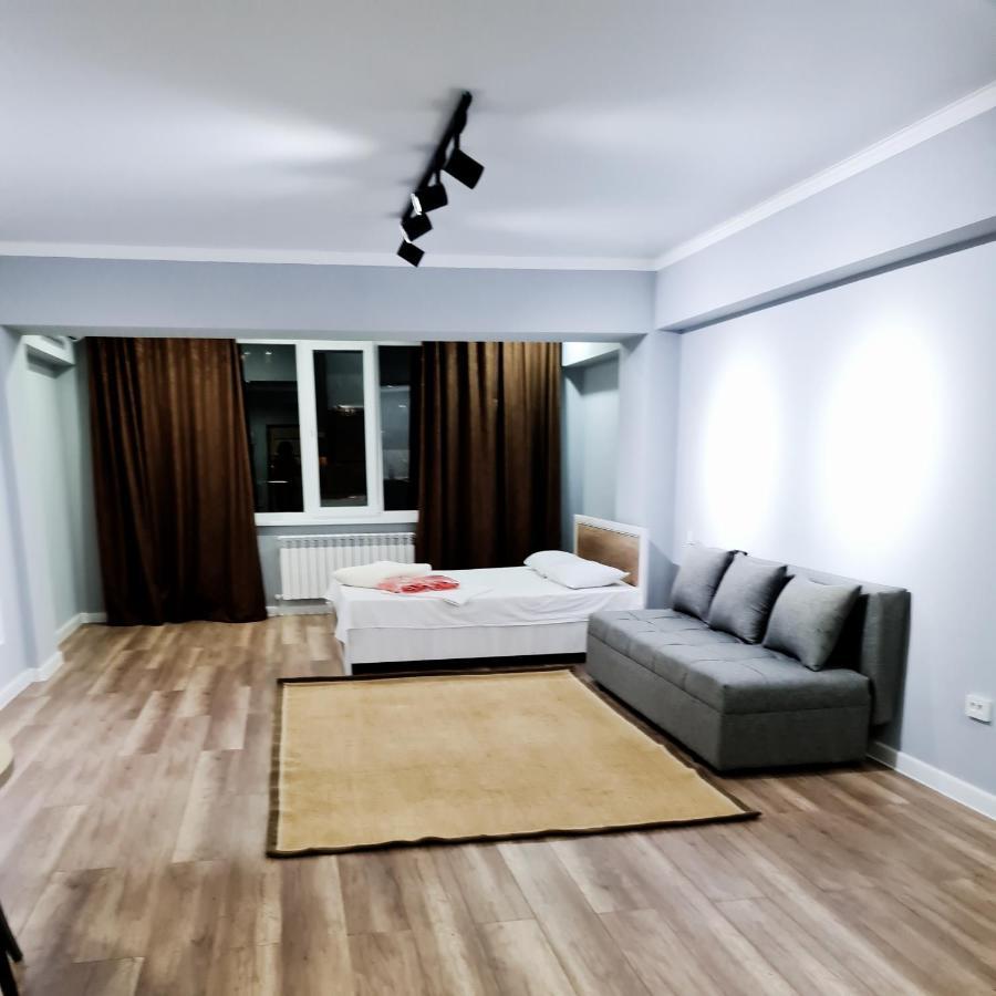 Апартаменты В Центре, В Новом Доме Almatý Exterior foto