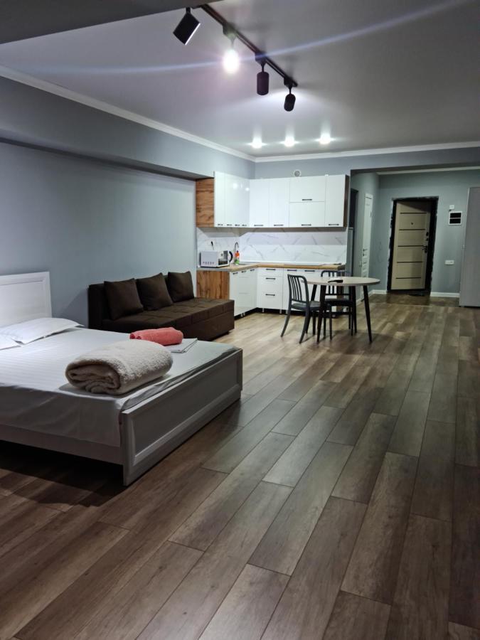 Апартаменты В Центре, В Новом Доме Almatý Exterior foto