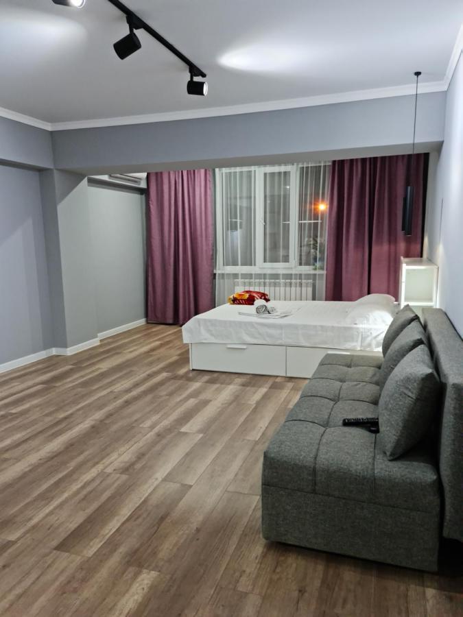 Апартаменты В Центре, В Новом Доме Almatý Exterior foto