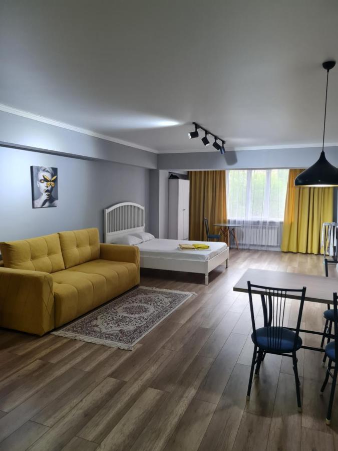 Апартаменты В Центре, В Новом Доме Almatý Exterior foto