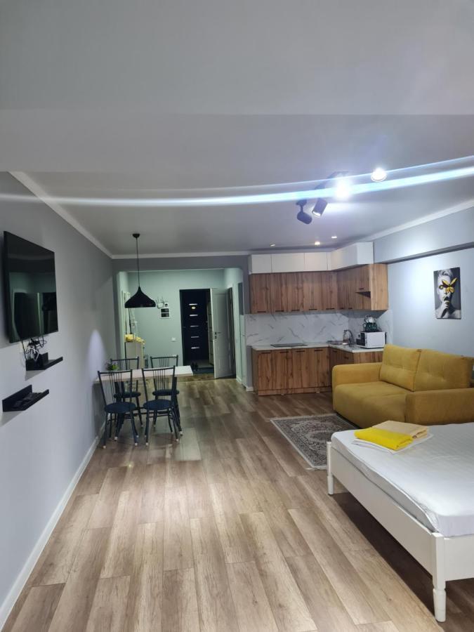Апартаменты В Центре, В Новом Доме Almatý Exterior foto