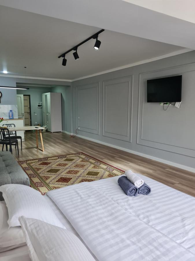 Апартаменты В Центре, В Новом Доме Almatý Exterior foto