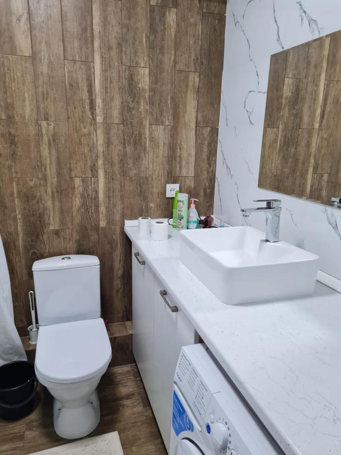 Апартаменты В Центре, В Новом Доме Almatý Exterior foto